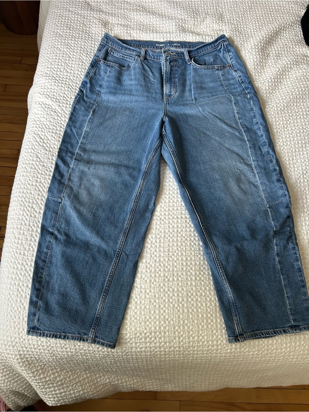 Old Navy Barrel Leg Jeans in Blue Waist 16 Like New